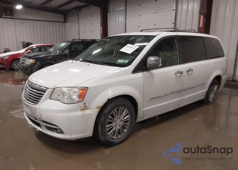 2013 Chrysler Town & Country Touring-L z USA, uszkodzony, nr VIN 2C4RC1CG7DR815899